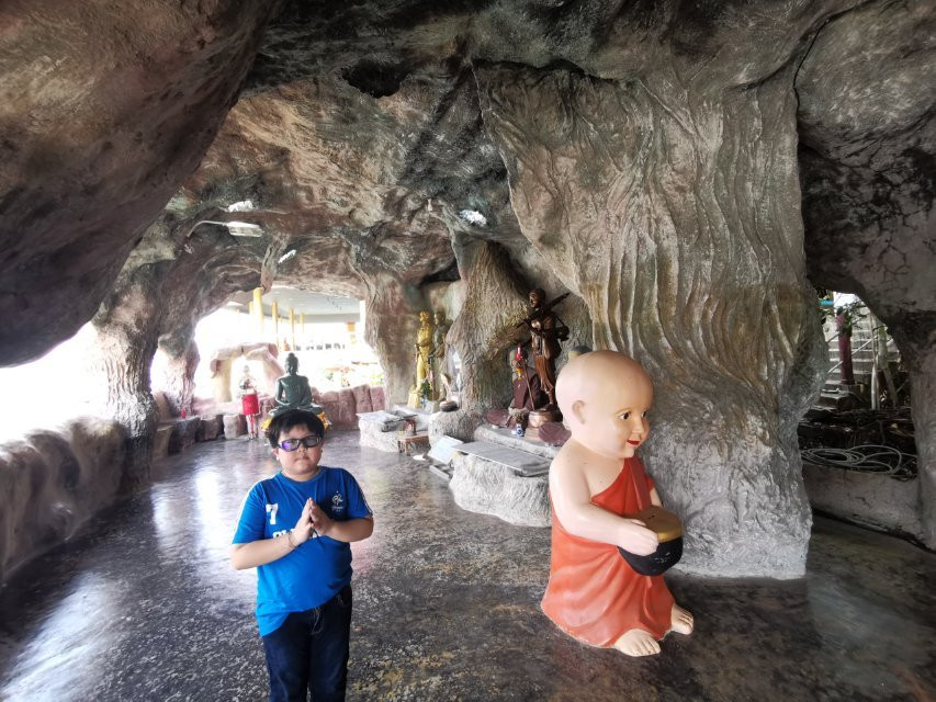 Wat Tham Khao Tao景点图片