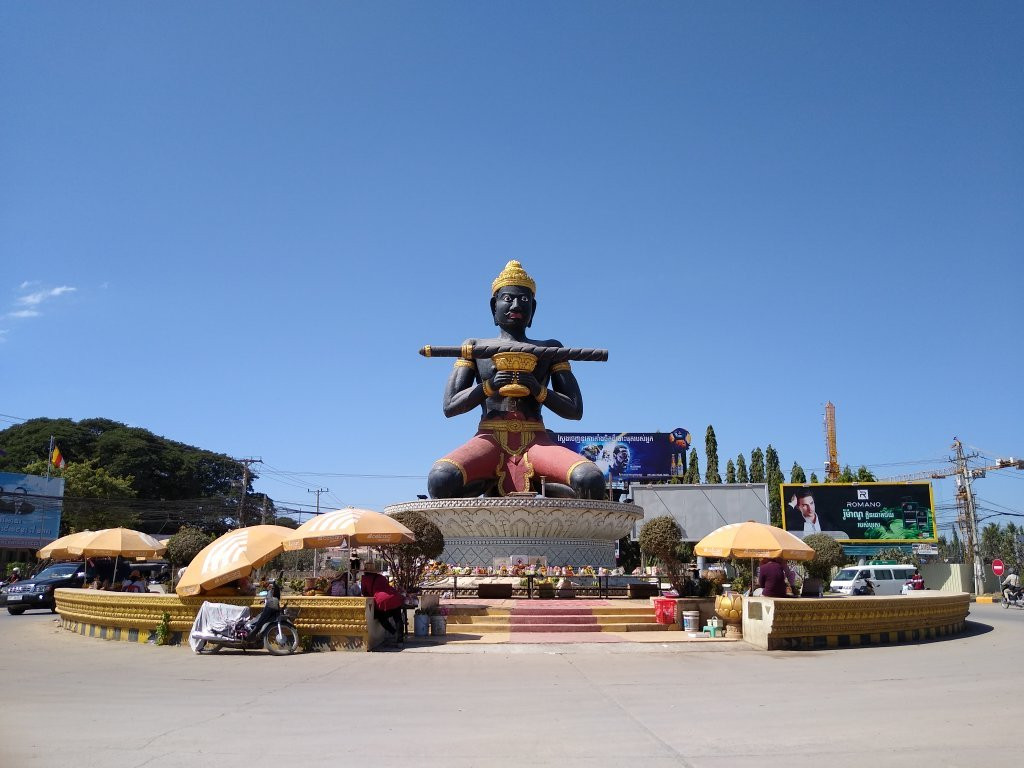 Ta Dumbong Kro Aung Statue-马德望必去景点