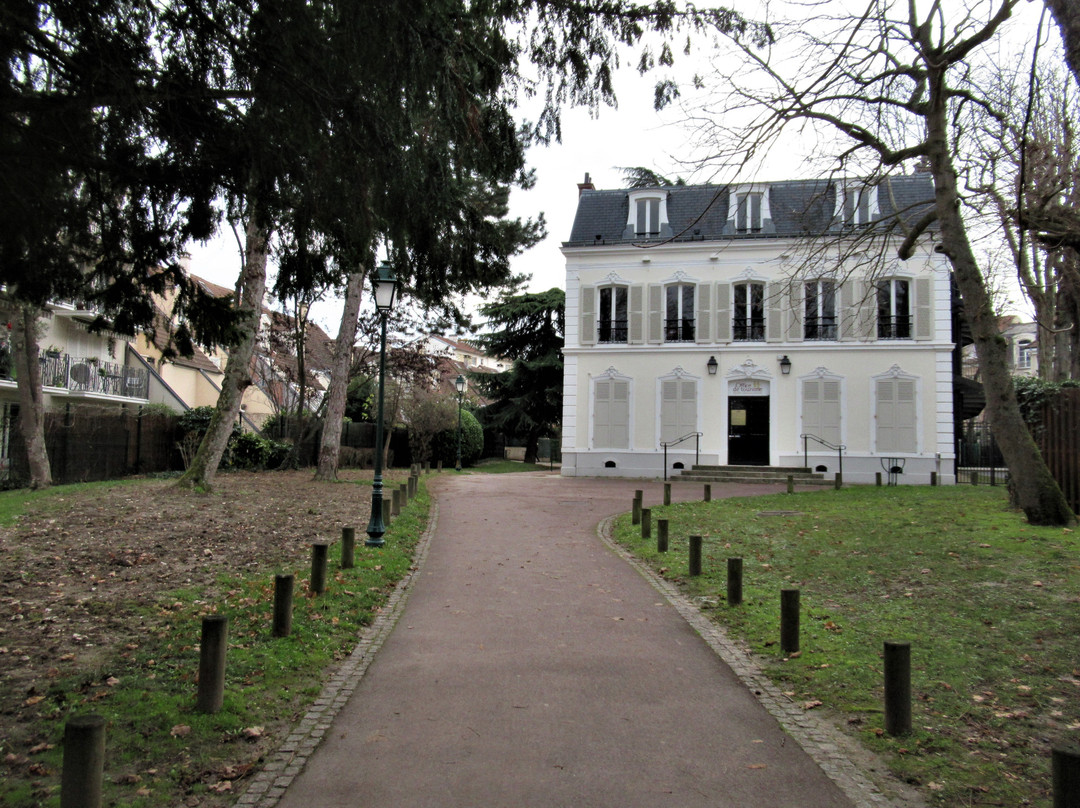 Square de L'Âge d'Or景点图片