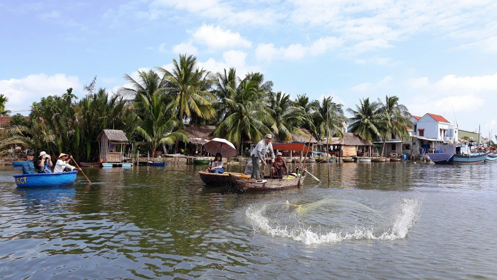 Hong Coconut Boat Tours景点图片