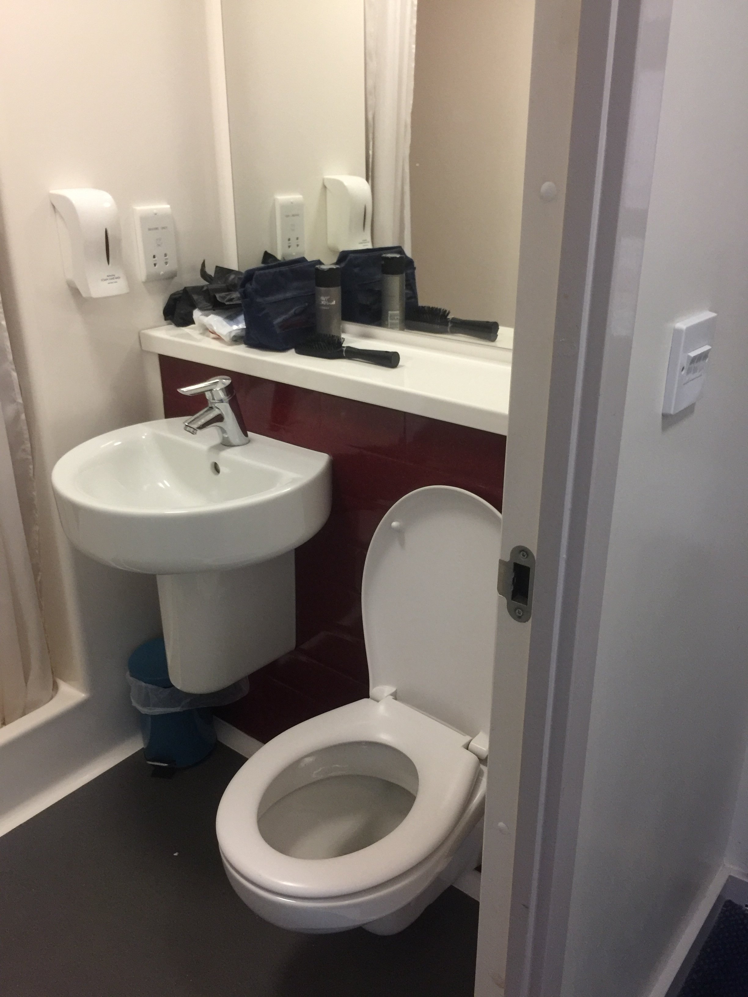 Travelodge Birmingham Central Moor Street-浴室
