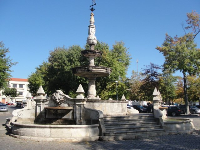 Chafariz do Campo da Feira-巴塞洛斯必去景点