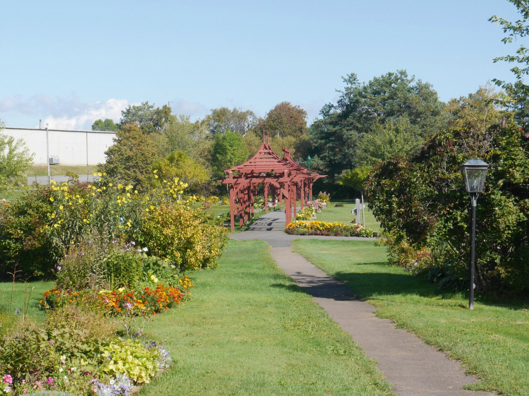 A.A. MacDonald Memorial Gardens景点图片