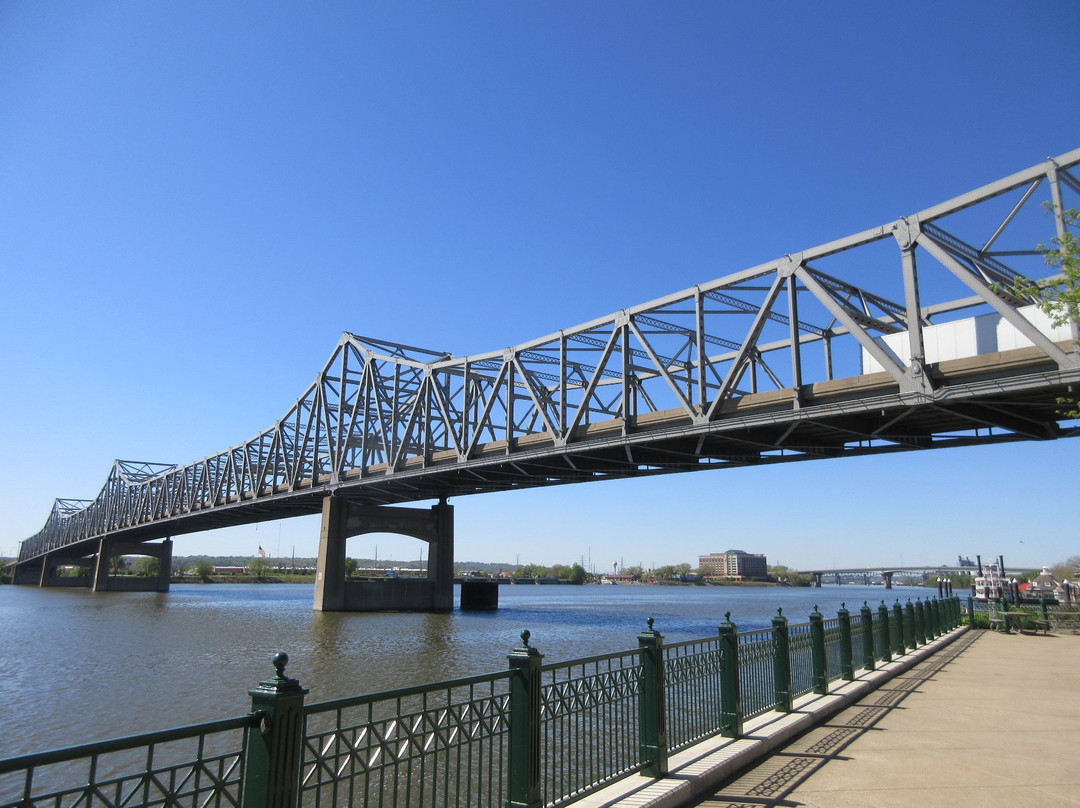 Murray Baker Bridge-East Peoria必去景点