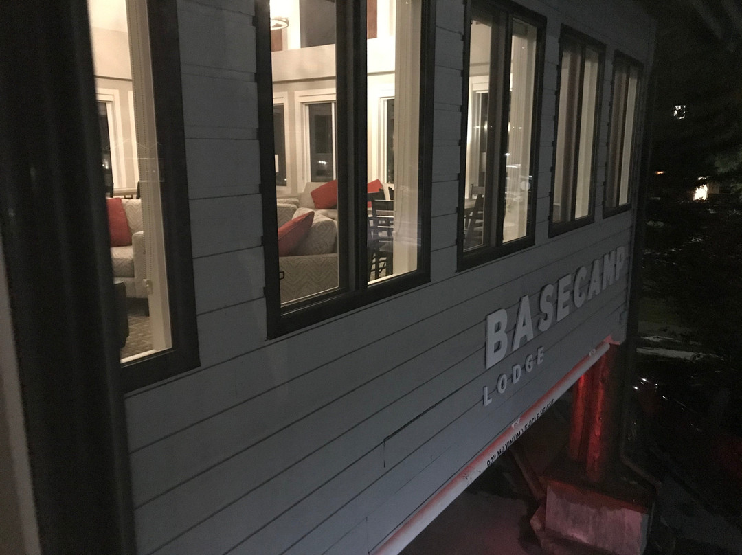 Basecamp Lodge Canmore主图