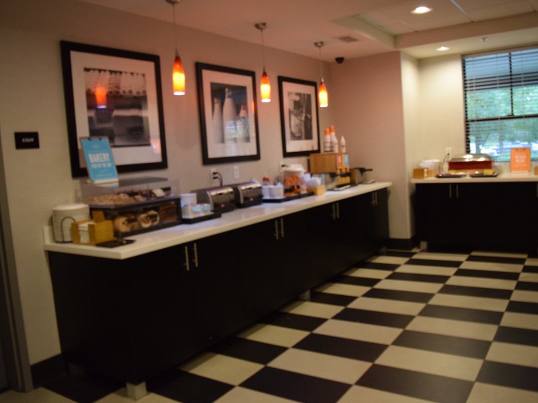 Hampton Inn & Suites DuPont主图