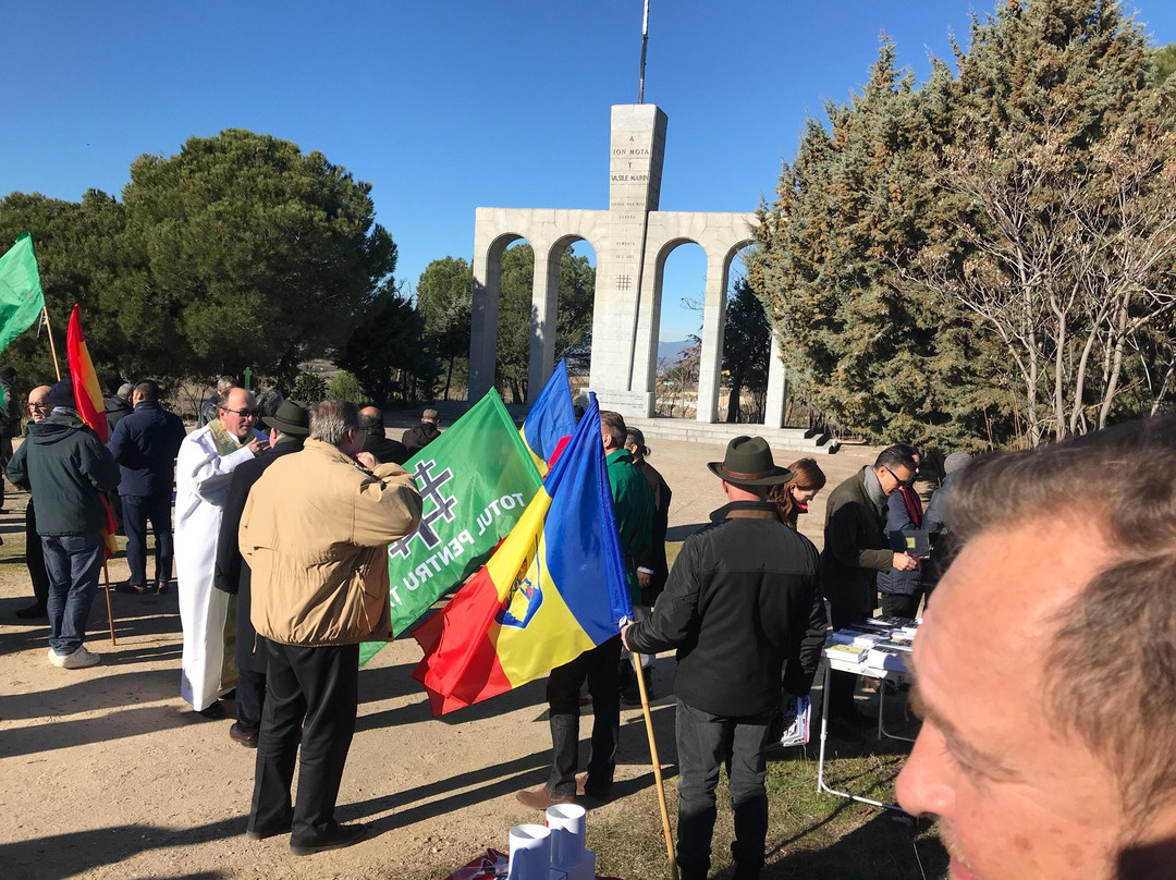 马亚达洪达旅游景点-Monumento a Mota y Marin