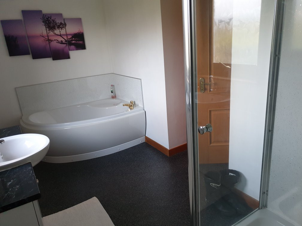 House on the Falls主图