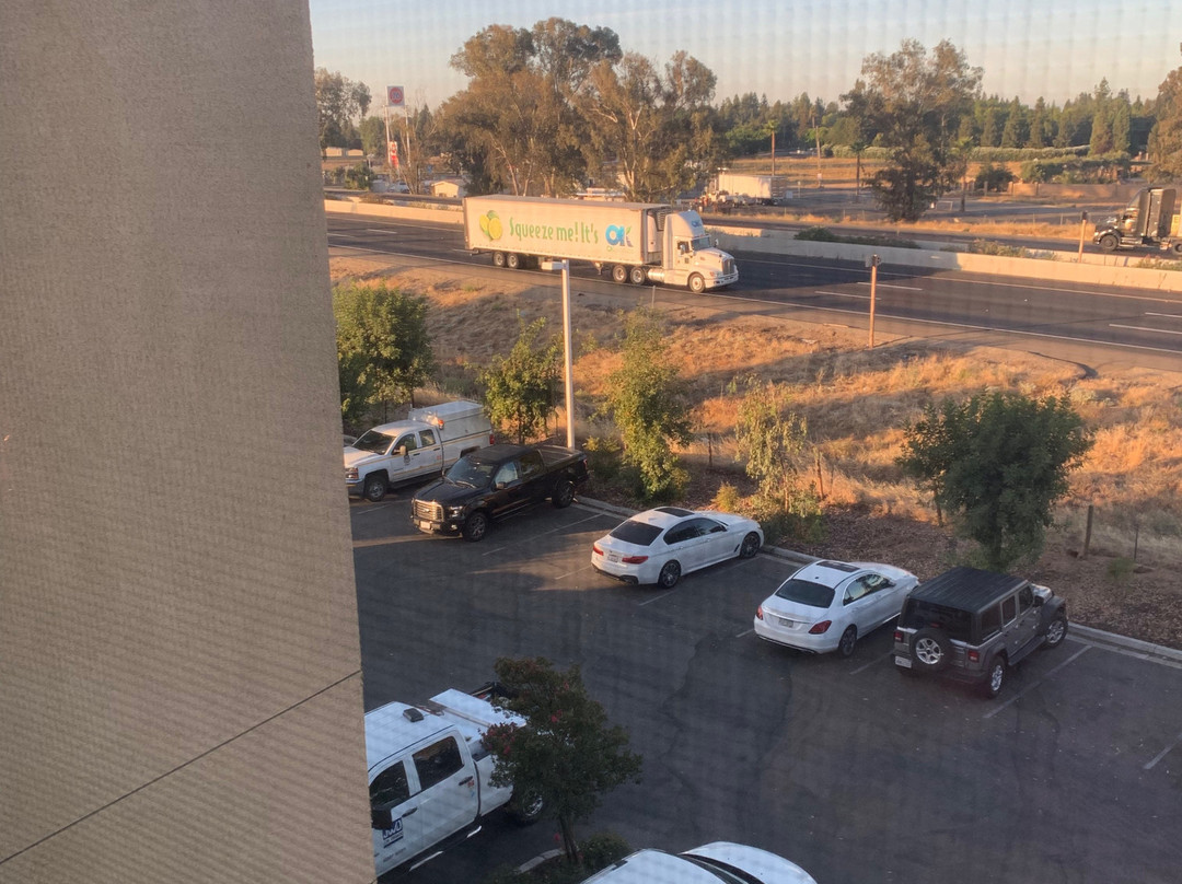 弗雷斯诺南智选假日酒店主图