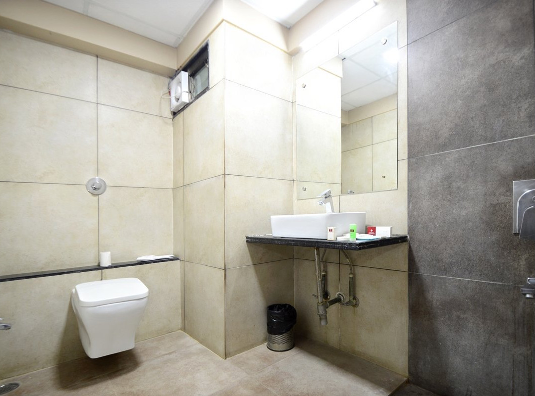 Crimson Park Shripriya Hotel主图