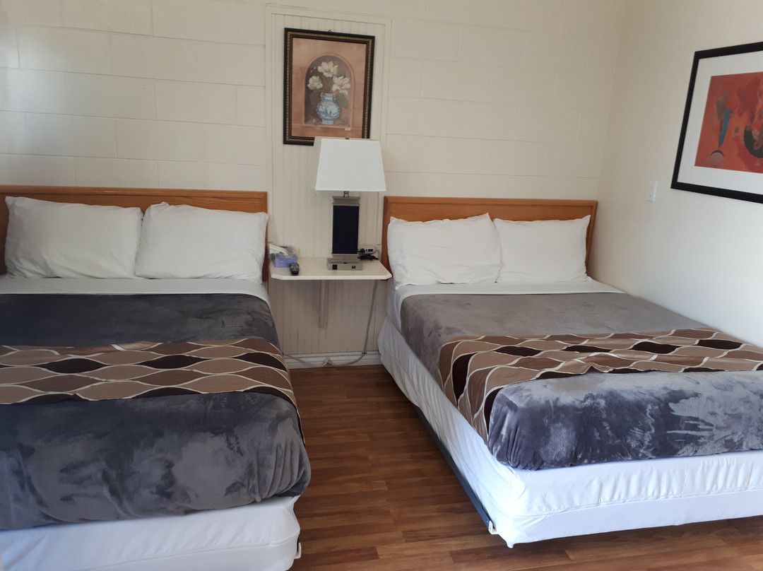 West Castle Motel主图