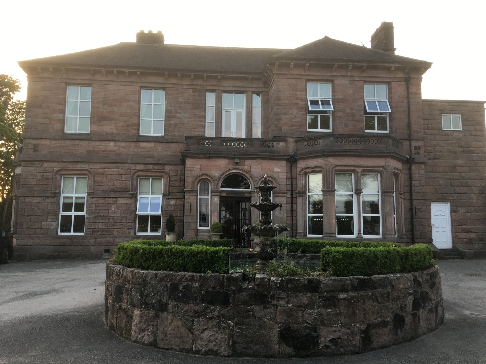 Whiston Hall Hotel-浴室