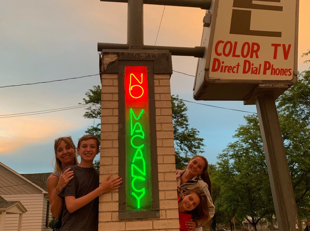 The Crest Motel主图