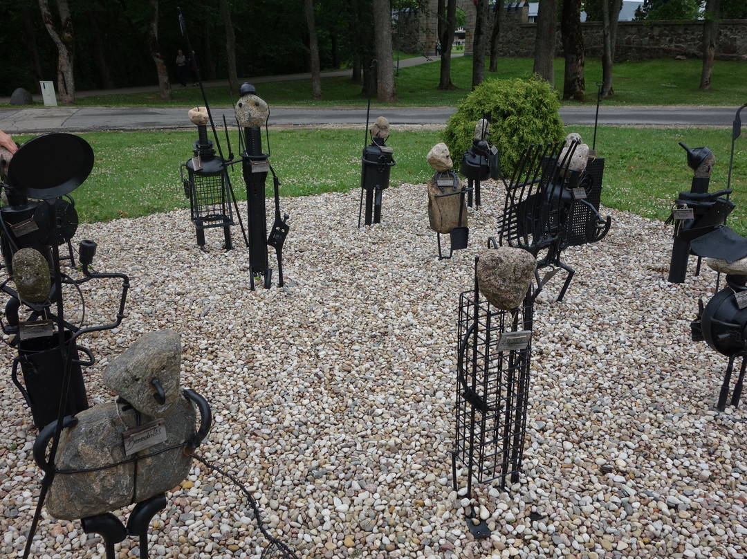 Sculptural Group Parade of the Knights-锡古尔达必去景点