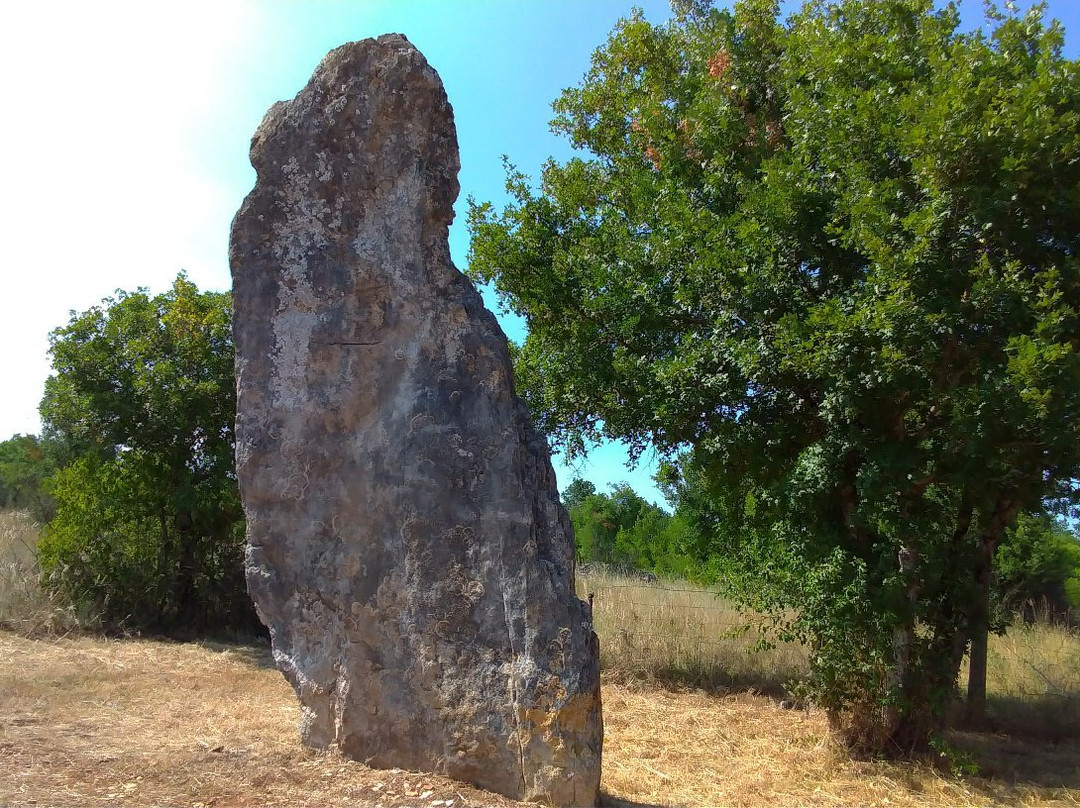 Menhir de Belinac-Livernon必去景点