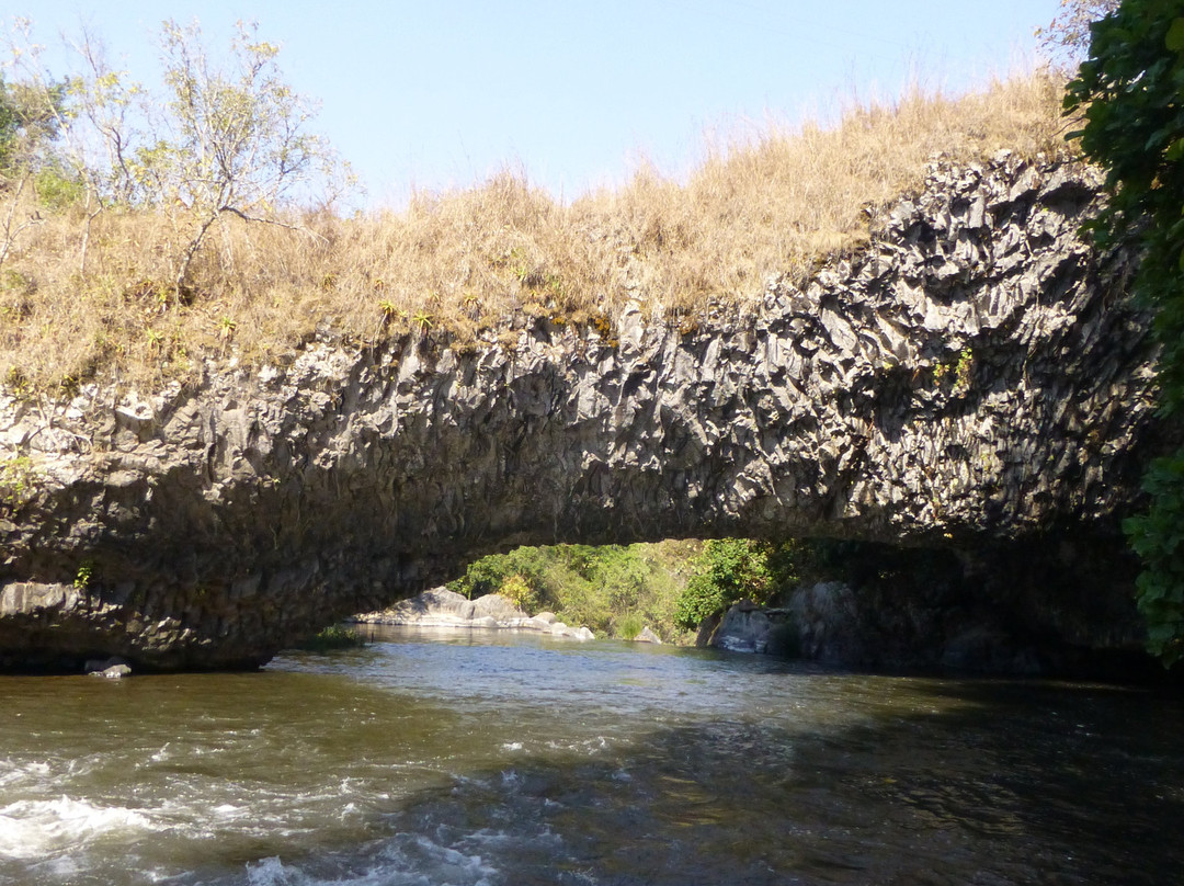Daraja la Mungu-姆贝亚必去景点