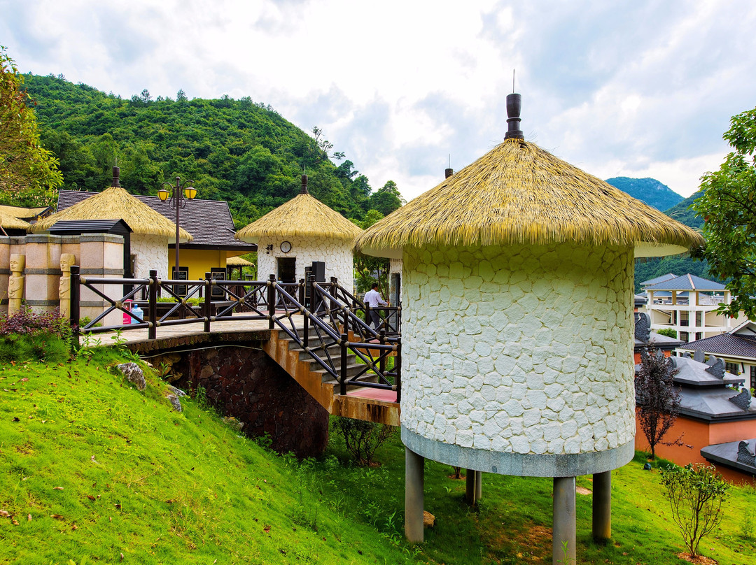 韶关乳源蓝山源岭南东方温泉酒店主图