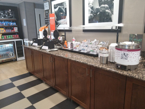 夏洛特大学欢朋酒店主图