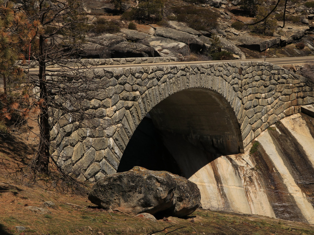 Clover Creek Bridge-红杉&国王峡谷国家公园必去景点
