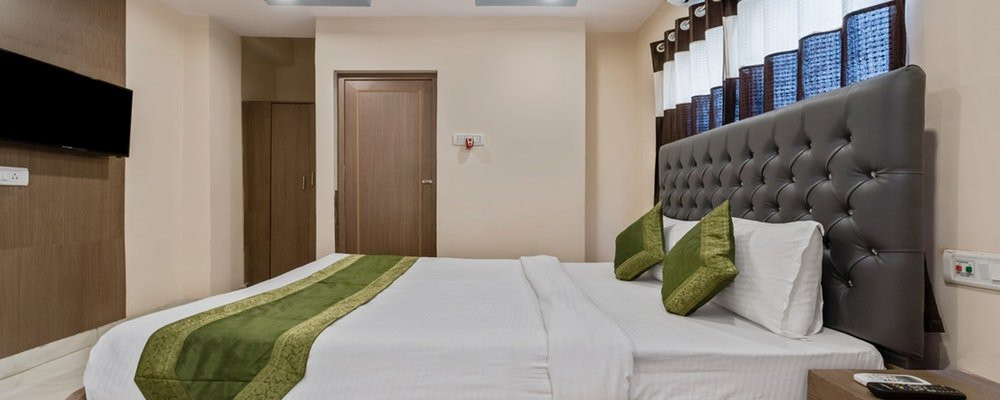 SilverKey Executive Stays 37812 Royal Crown Airport主图