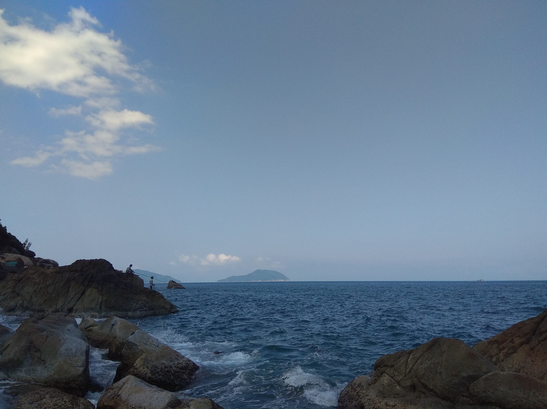 Bãi Đá Đen-岘港必去景点