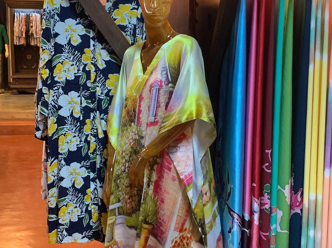 Atma Alam Batik Village景点图片