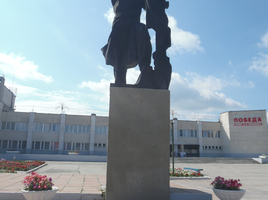 Monument Truzhenikam Tyla景点图片