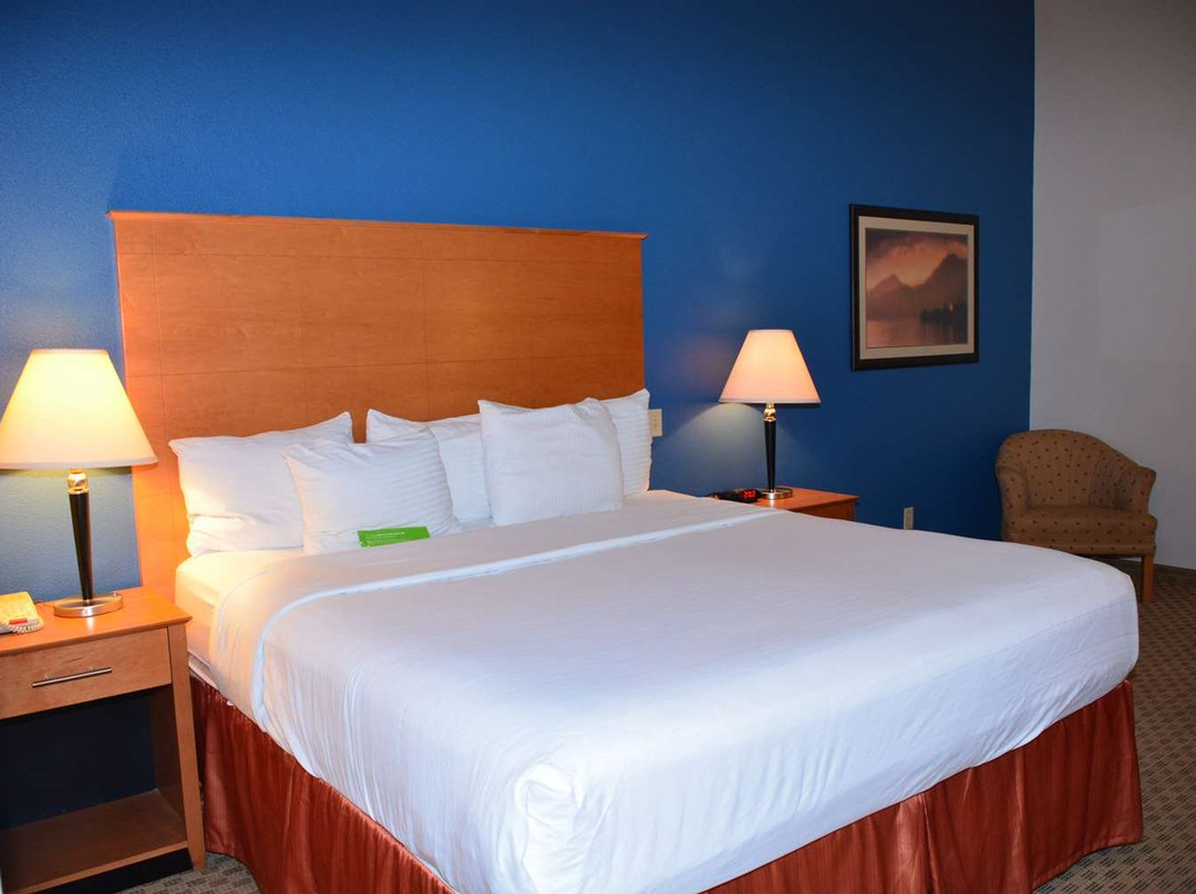 Baymont Inn & Suites Brenham主图