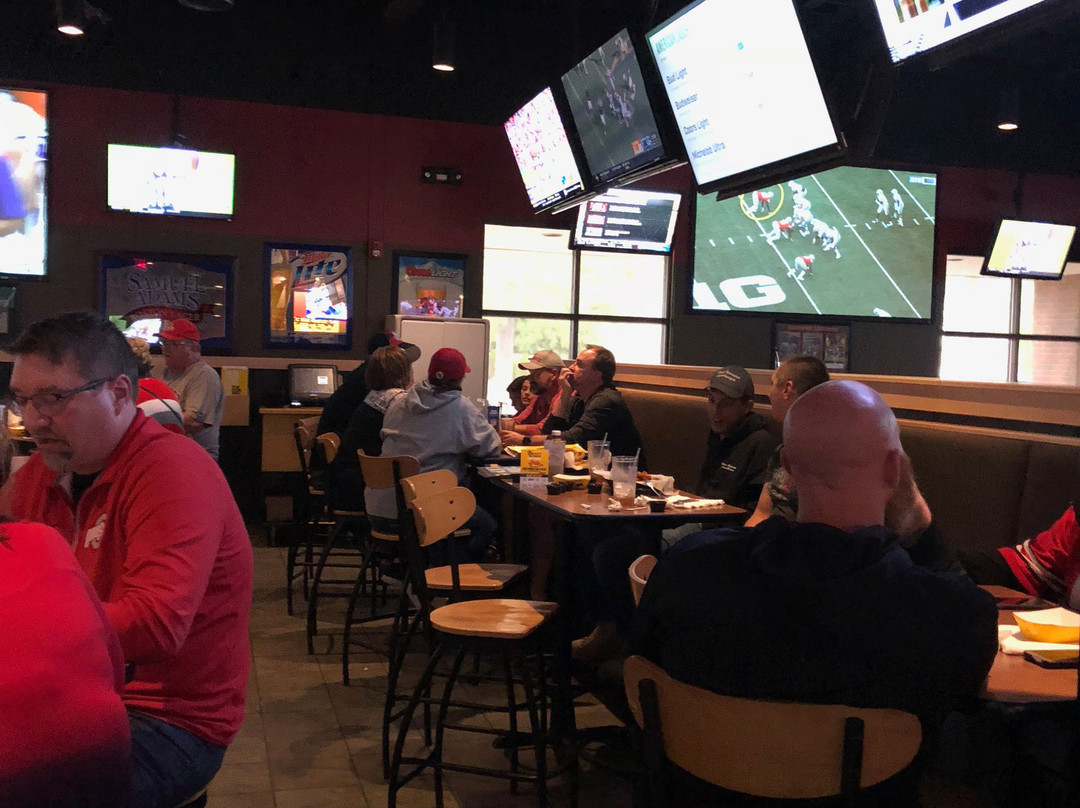 Buffalo Wild Wings Grill & Bar