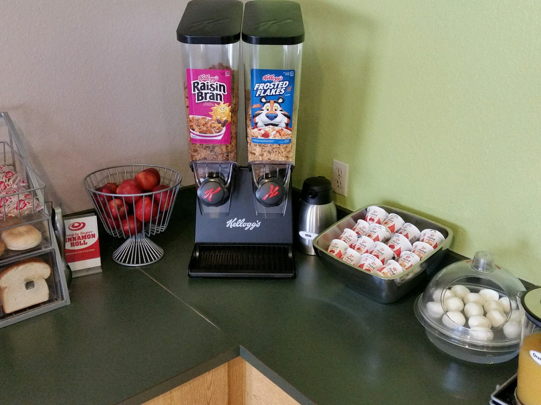 Super 8 by Wyndham Manistee主图