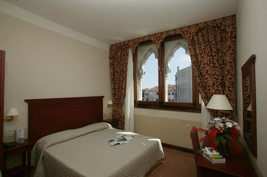 艾尔索勒酒店主图