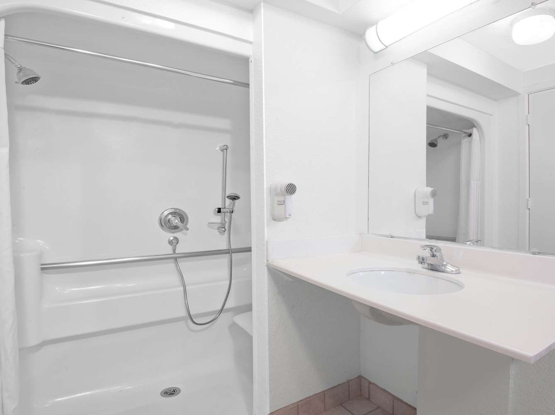 Days Inn & Suites by Wyndham Clovis主图