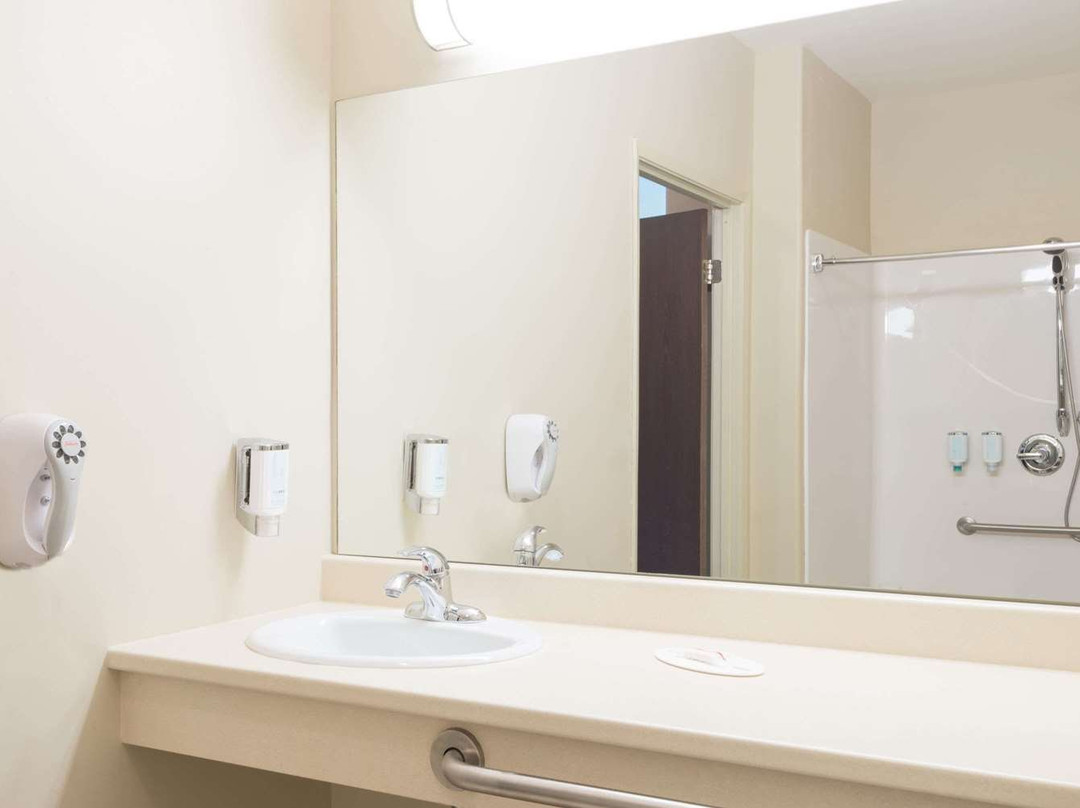 Super 8 by Wyndham Windsor NS主图