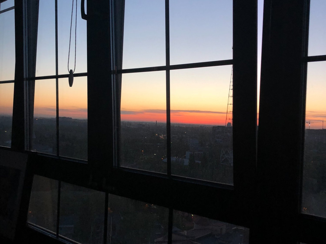 Rooms & Rumors主图