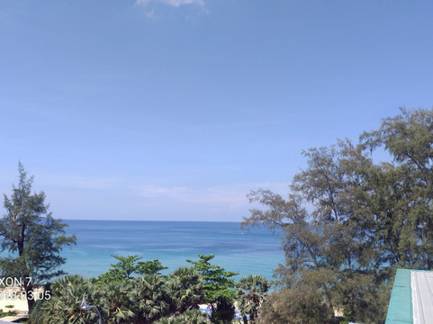 普吉岛安达海滨酒店主图