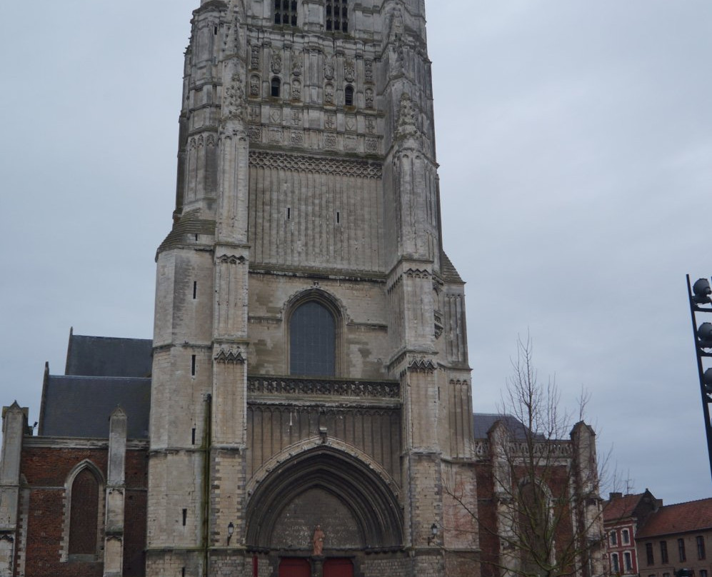 Collégiale Saint-Pierre-Aire-sur-la-Lys必去景点