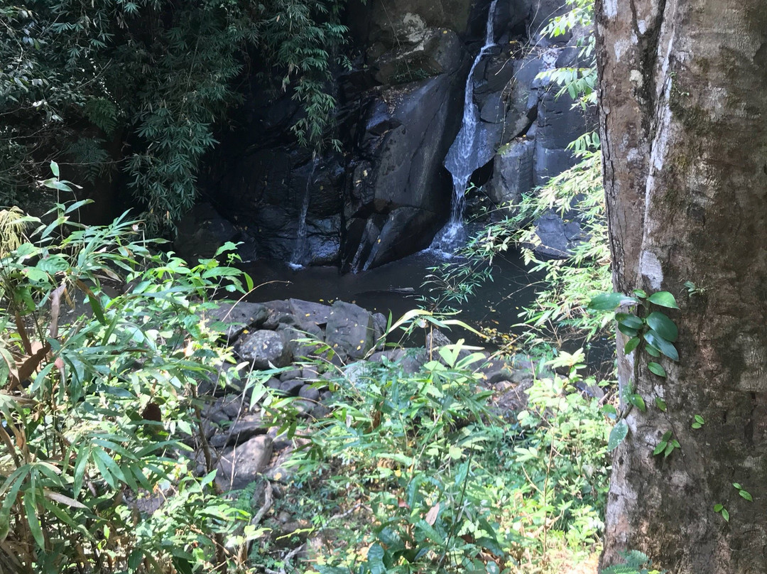 Sapan Waterfall景点图片