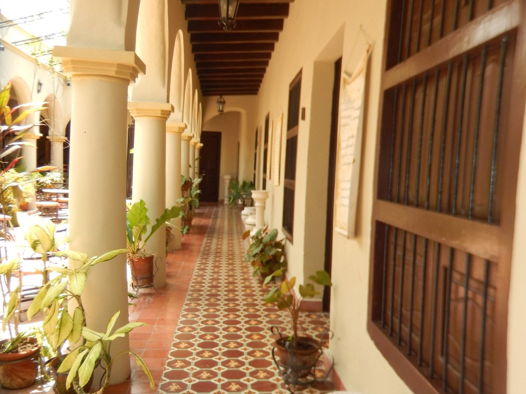 Hotel E La Avellaneda主图