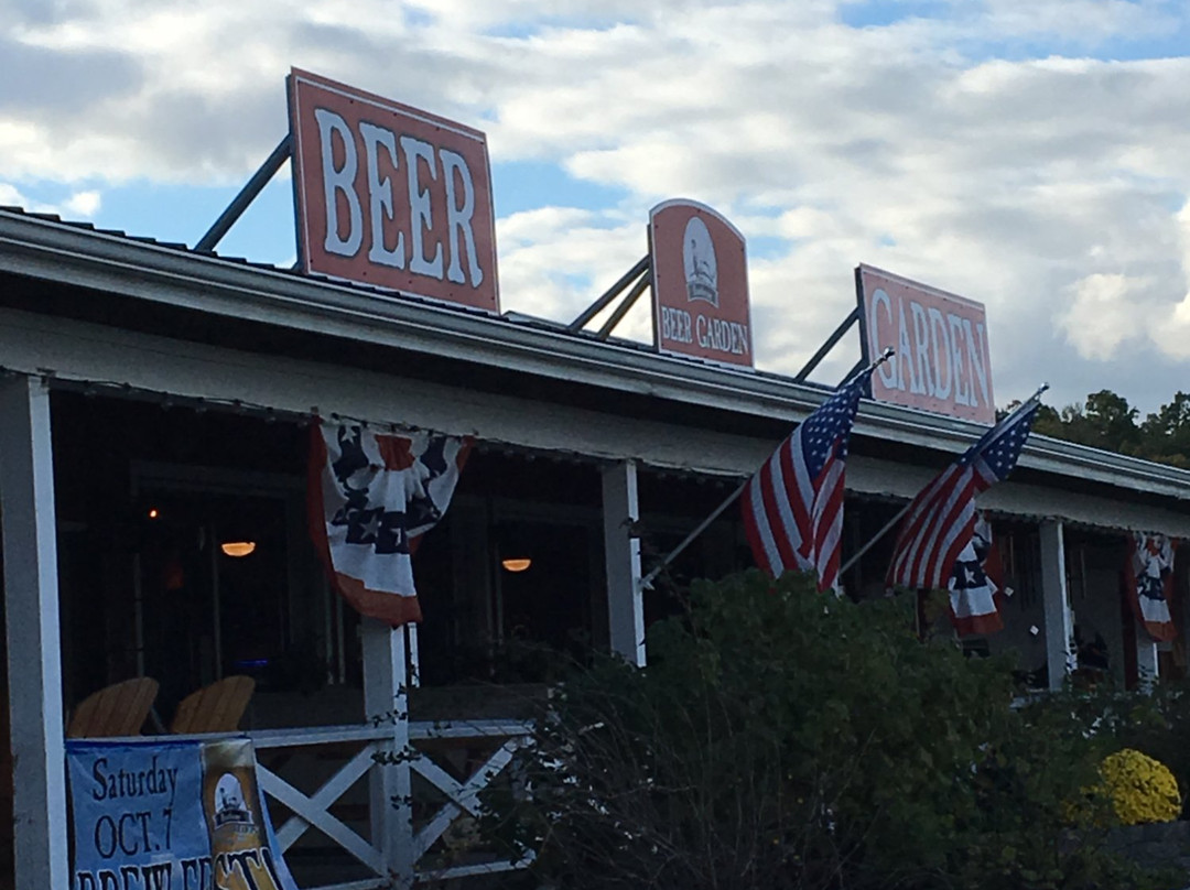 Boathouse Beer Garden景点图片