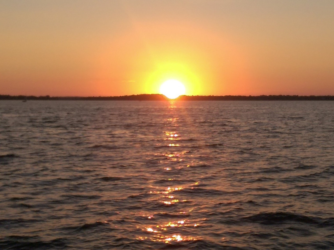 Al & Alma's Supper Club and Charter Cruises-Mound必去景点