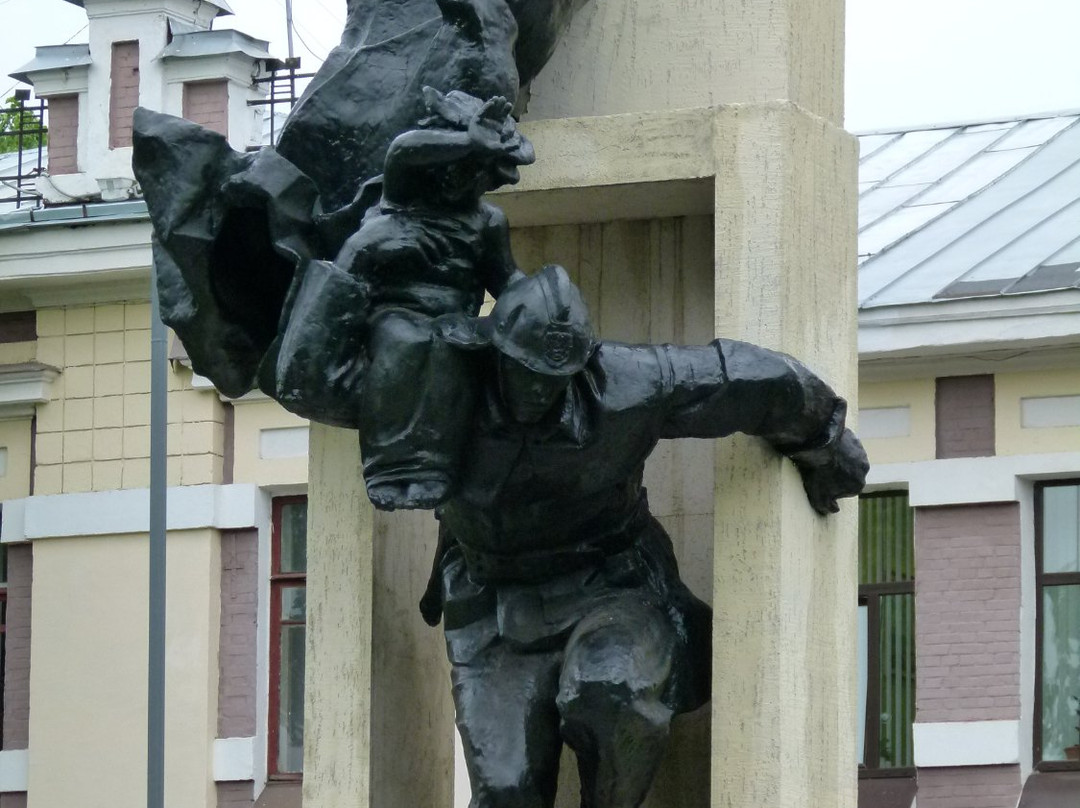 Monument to the Courage of the Firefighters and Rescuers-雅罗斯拉夫必去景点