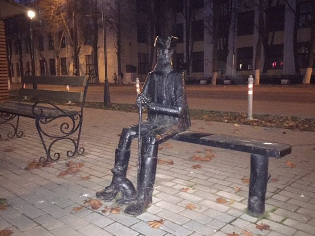 Monument to the Old Man on the Bench景点图片