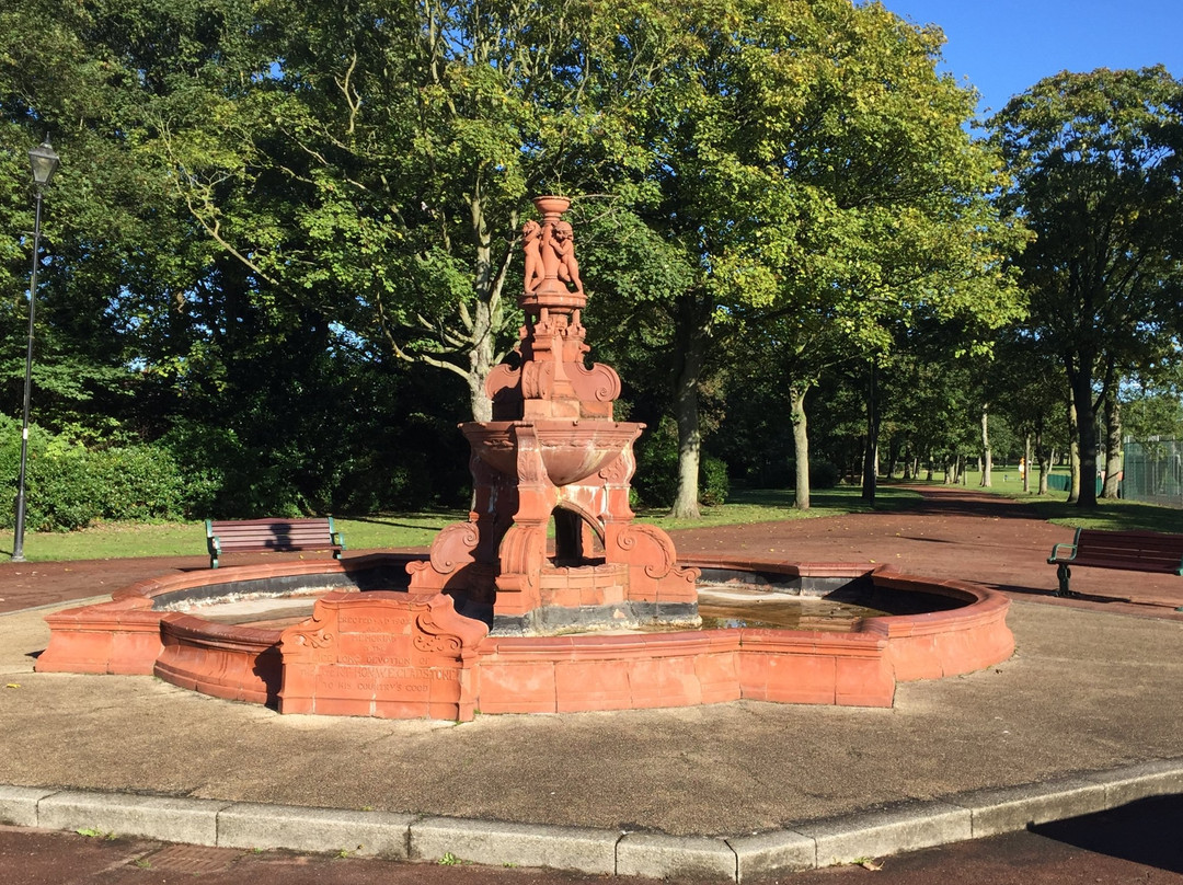 Gladstone Memorial Fountain Widnes景点图片