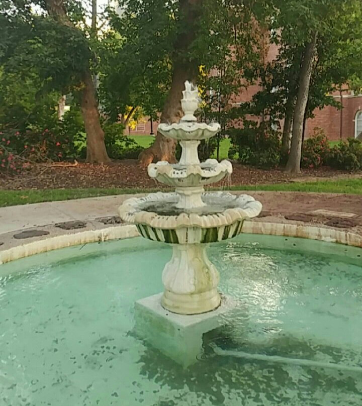 Little Chapel in the Woods-登顿必去景点