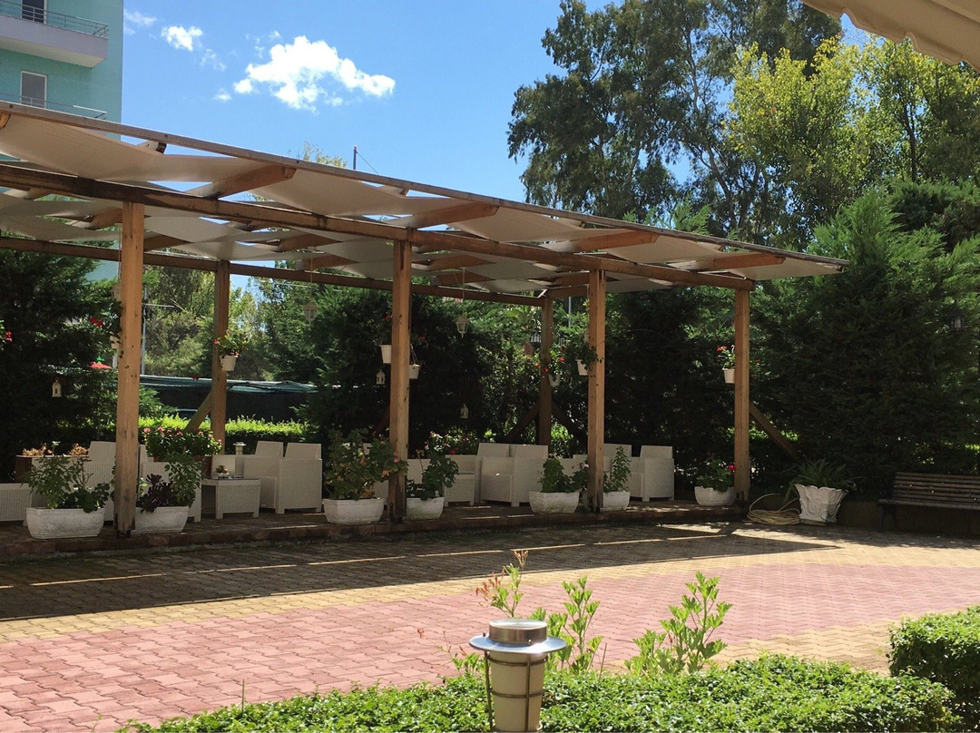 Rreth酒店住宿-Kadrisa Hotel