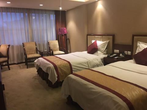 富蓝特大酒店主图