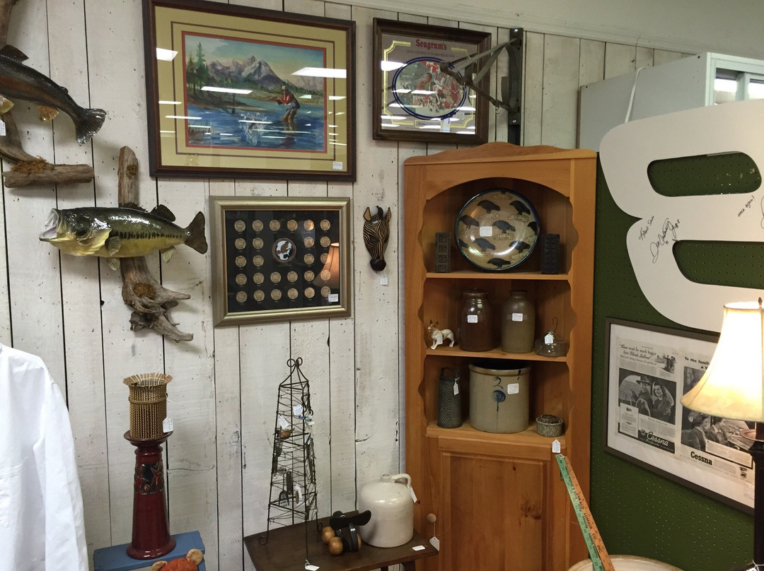 St. Charles Antique Mall景点图片