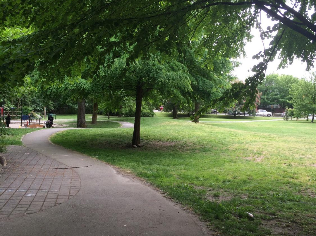 Mosquito Creek Hiking Trail-北温哥华必去景点