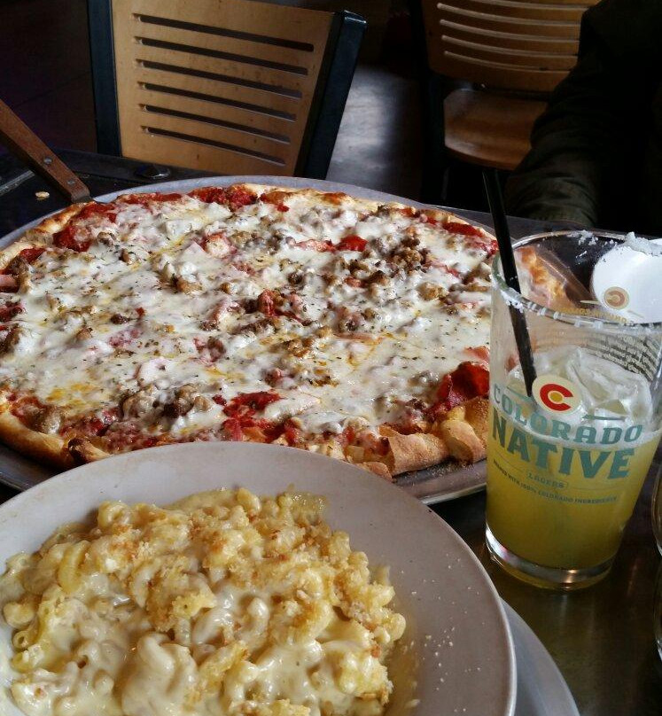 Grant餐馆和美食-Crossroads Pub & Grill