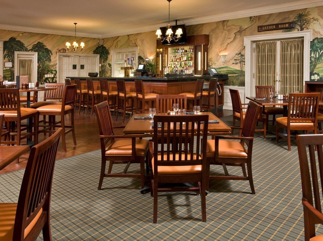 Putnam's Restaurant & Bar